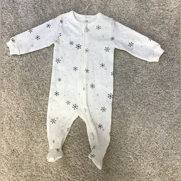 Petit Lem Other - 🆕FIRSTS by Petit Lem Snowflake Print footie Pajamas. Size 3m